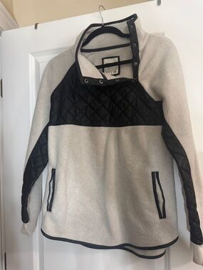Abercrombie & Fitch Cream and Black Quilted Sherpa Pullover